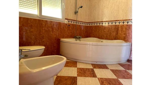 Chalet pareado en calle Castellón, 2