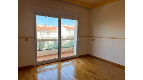 Chalet pareado en calle Castellón, 2