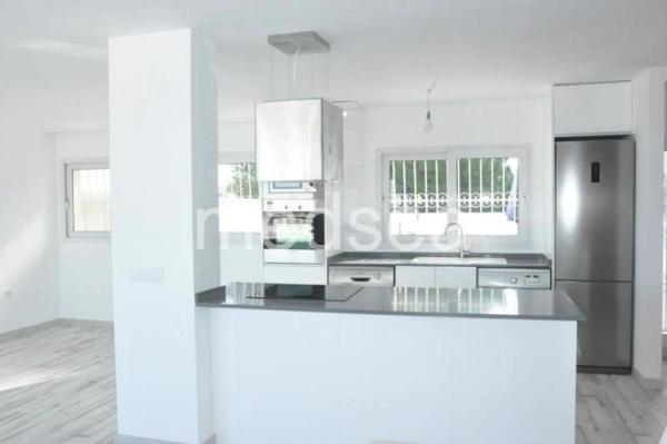 Casa independiente en calle Soria, 84