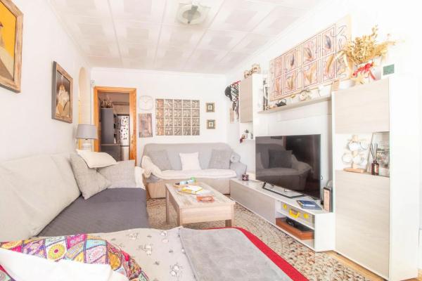 Chalet adosado en calle Lejona, 62