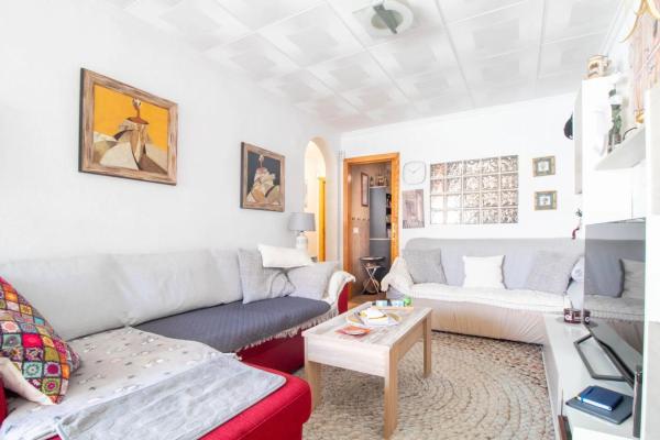 Chalet adosado en calle Lejona, 62