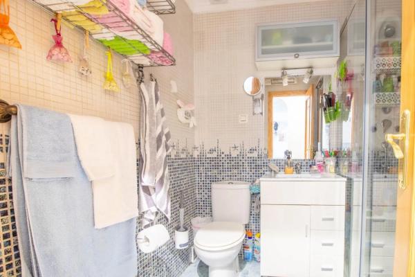 Chalet adosado en calle Lejona, 62