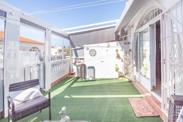 Chalet adosado en calle Lejona, 62