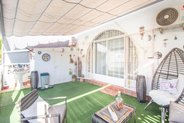 Chalet adosado en calle Lejona, 62