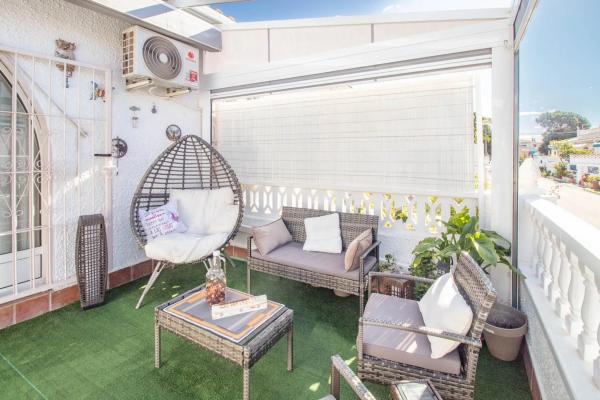 Chalet adosado en calle Lejona, 62