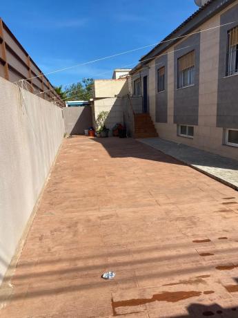 Casa independiente en calle Ucrania, 4