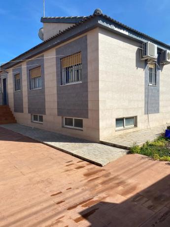 Casa independiente en calle Ucrania, 4