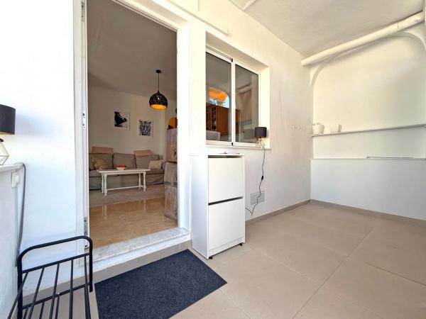 Chalet pareado en calle Afrodites, 2