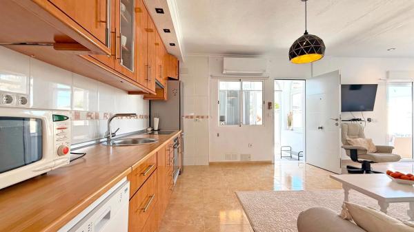 Chalet pareado en calle Afrodites, 2