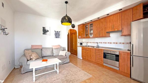 Chalet pareado en calle Afrodites, 2