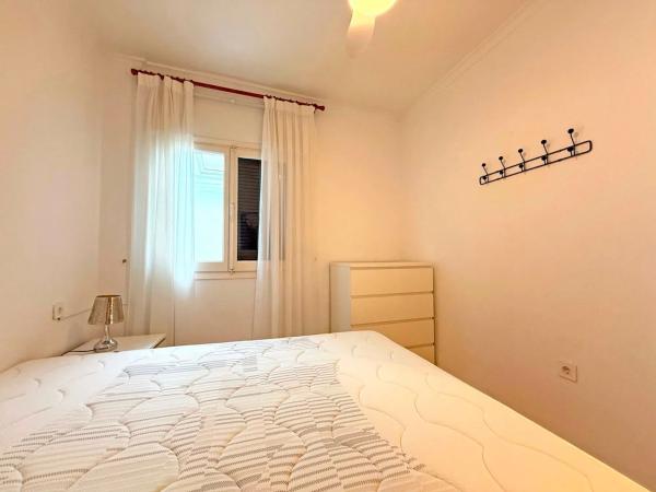 Chalet pareado en calle Afrodites, 2