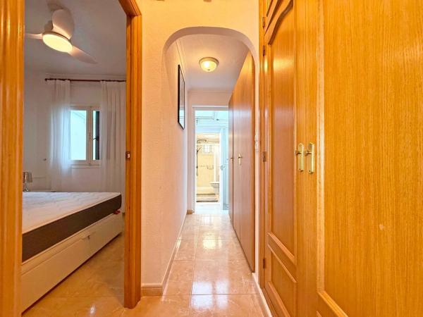 Chalet pareado en calle Afrodites, 2