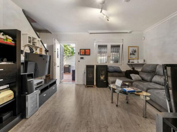 Chalet adosado en calle Argolidas, 7