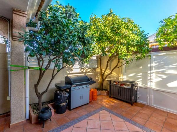 Chalet adosado en calle Argolidas, 7