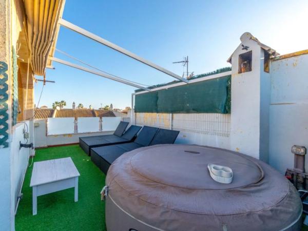 Chalet adosado en calle Argolidas, 7