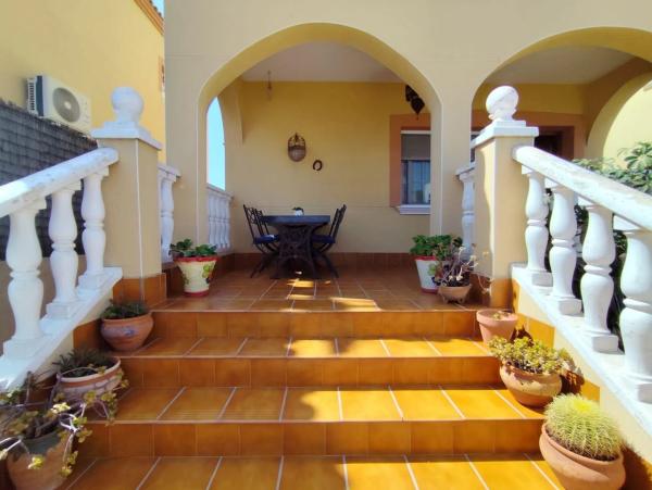 Casa independiente en avenida de las Cortes Valencianas