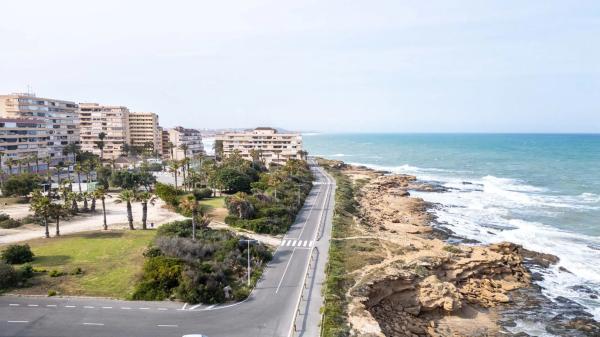 Piso en avenida de las Sirenas