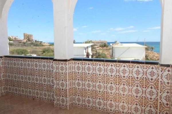 Casa independiente en avenida Alfredo Nobel