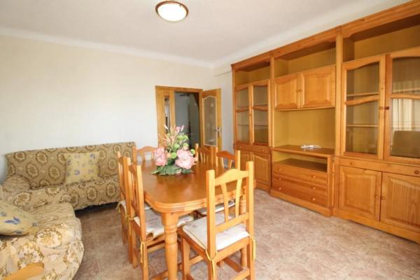 Casa independiente en avenida Alfredo Nobel