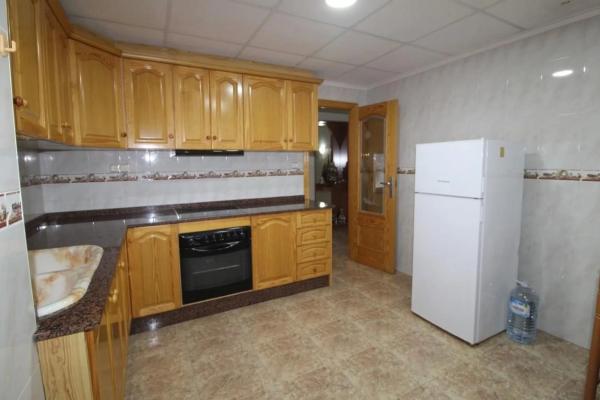 Casa independiente en avenida Alfredo Nobel