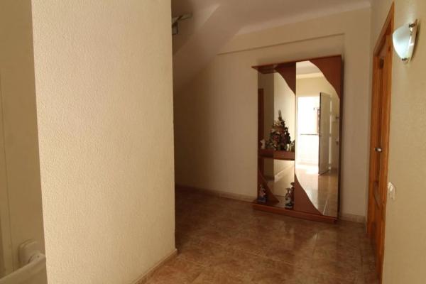 Casa independiente en avenida Alfredo Nobel