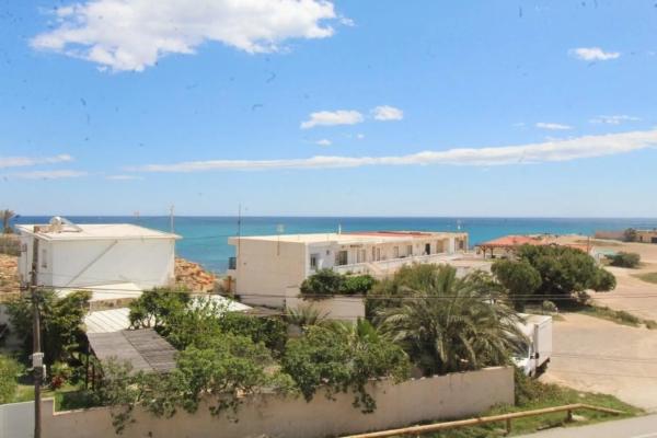 Casa independiente en avenida Alfredo Nobel