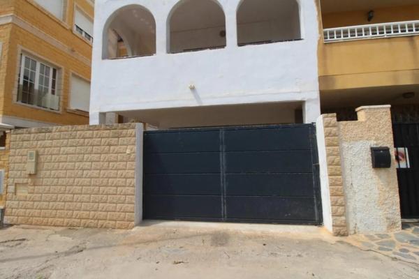 Casa independiente en avenida Alfredo Nobel