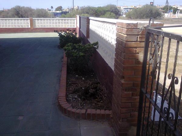 Chalet pareado en avenida Alfred Nobel, 106