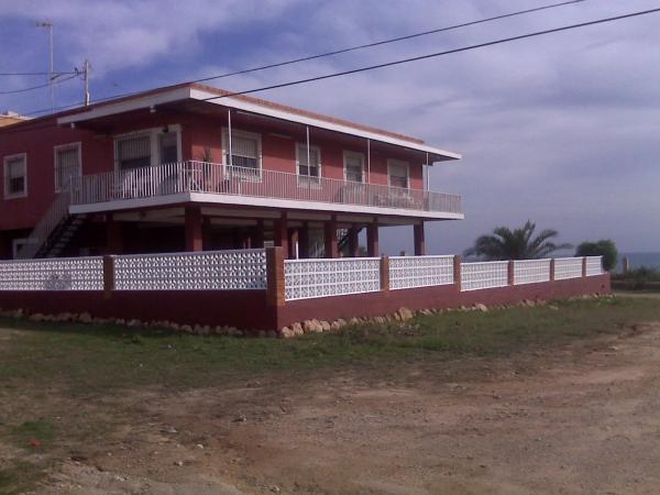 Chalet pareado en avenida Alfred Nobel, 106