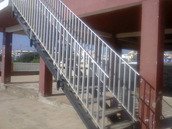 Chalet pareado en avenida Alfred Nobel, 106