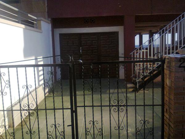 Chalet pareado en avenida Alfred Nobel, 106