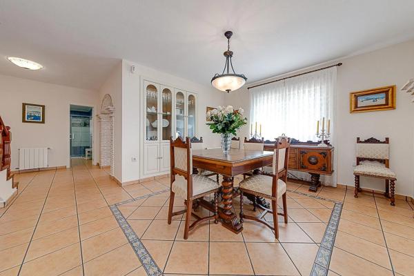 Casa independiente en calle Mar Rojo