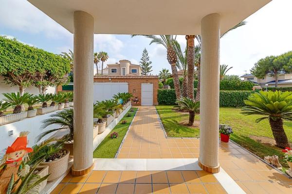 Casa independiente en calle Mar Rojo