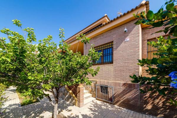 Casa independiente en avenida de inglaterra