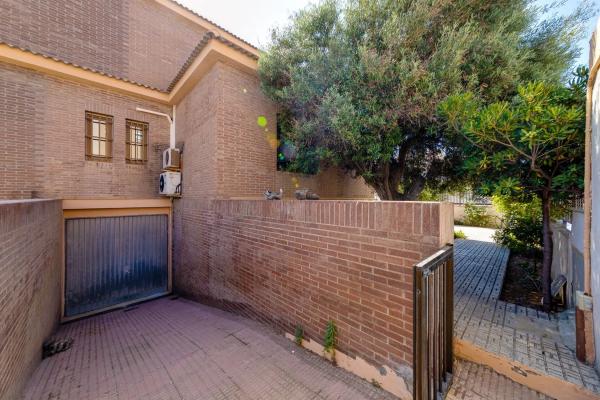 Casa independiente en avenida de inglaterra