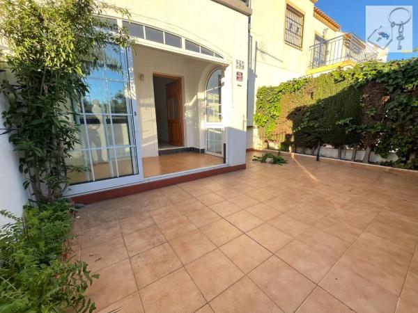 Chalet pareado en calle Aida, 285