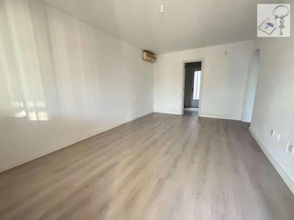 Chalet pareado en calle Aida, 285