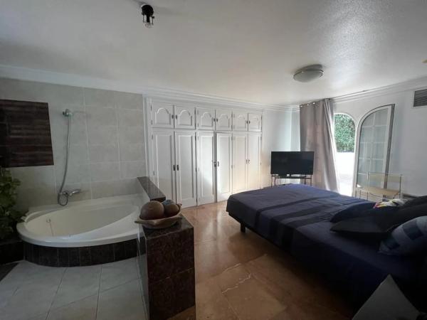 Casa independiente en calle Jorge Manrique