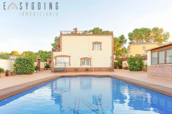 Chalet adosado en calle Amazonas Bal