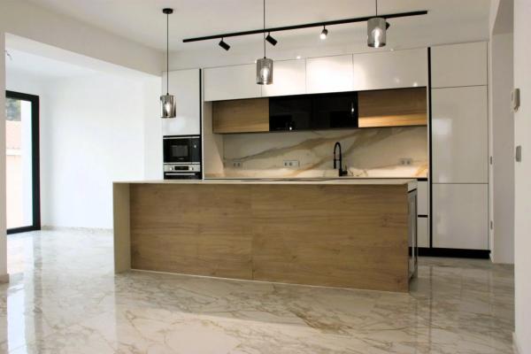 Chalet en calle Varsovia Bal, 1