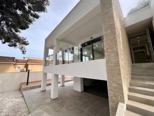 Chalet en calle Varsovia Bal, 1