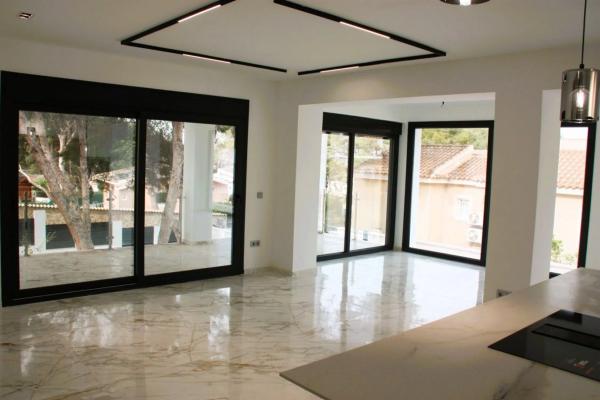 Chalet en calle Varsovia Bal, 1