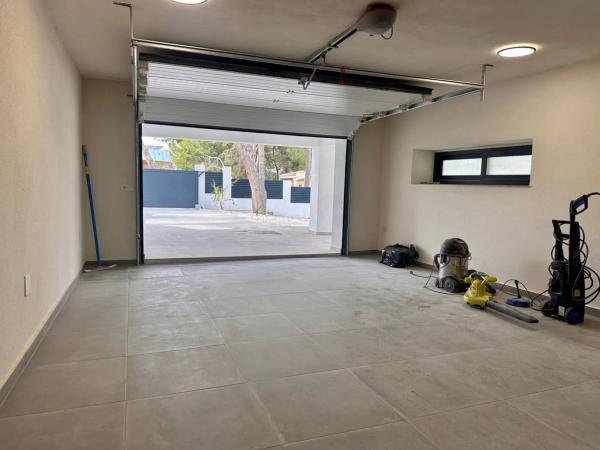 Chalet en calle Varsovia Bal, 1