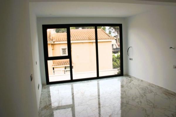 Chalet en calle Varsovia Bal, 1