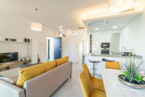 Chalet adosado en calle Pego