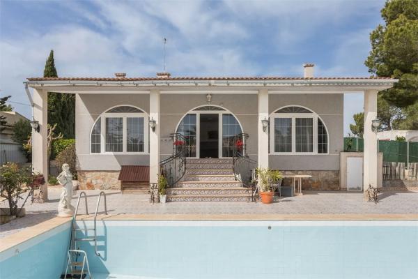 Casa independiente en calle Isla Grosa Bal