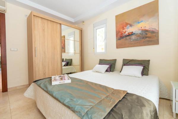 Casa independiente en calle Levante, 28