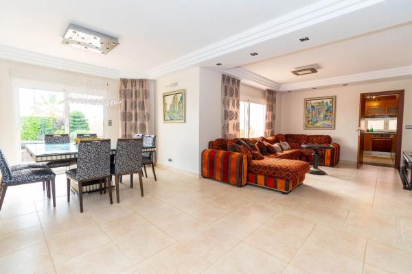 Casa independiente en calle Levante, 28