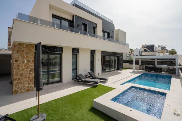 Casa independiente en calle Einstein