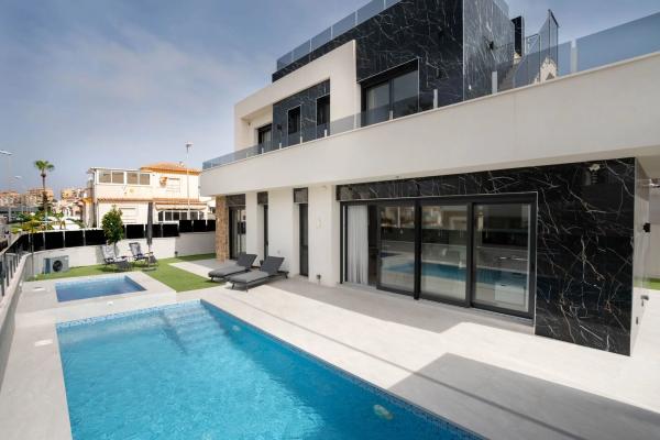 Casa independiente en calle Einstein